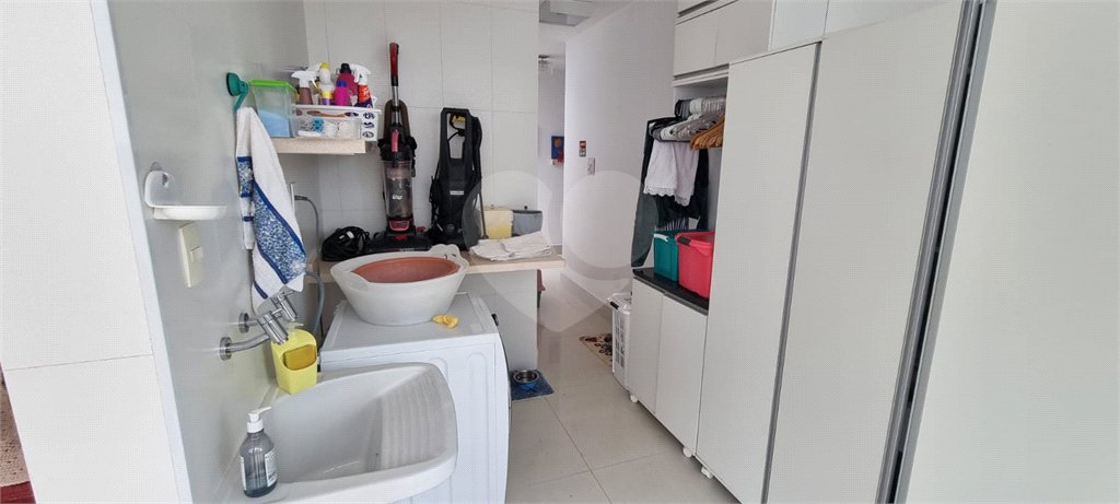 Casa à venda com 5 quartos, sendo 2 suítes, no condomínio Swiss Park, São Bernardo do Campo - SP