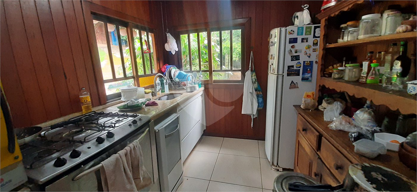 Casa à venda com 4 quartos, sendo 2 suítes, no condomínio Associação Reserva das Hortênsias, Mairiporã - SP