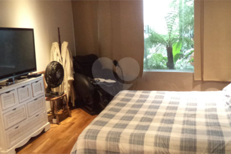 Sobrado à venda com 6 quartos, sendo 2 suítes,  em Chácara Monte Alegre, São Paulo, SP