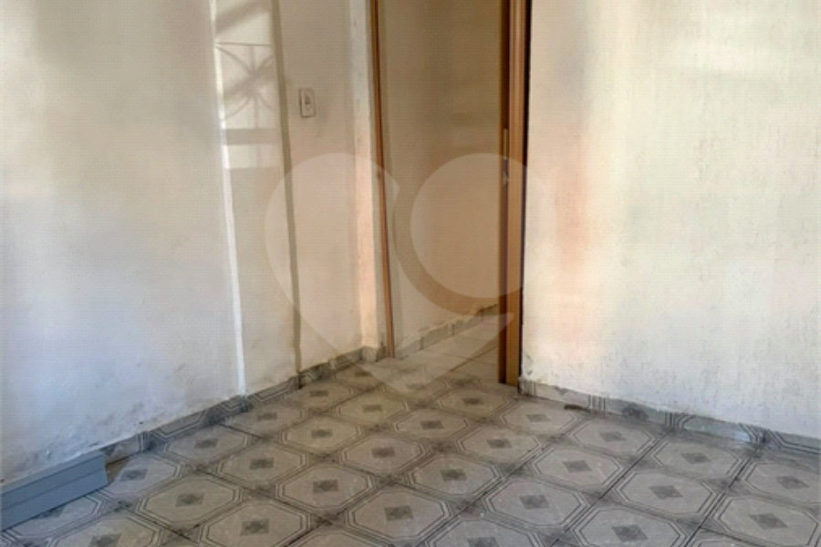Sobrado à venda com 4 quartos em Vila Zat, São Paulo, SP