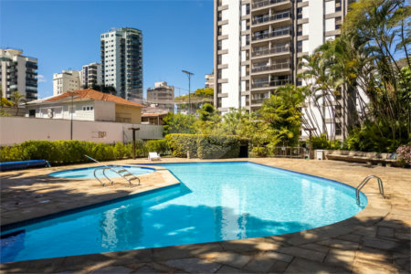 Apartamento à venda com 3 quartos, sendo 1 suíte, em Moema, São Paulo, SP