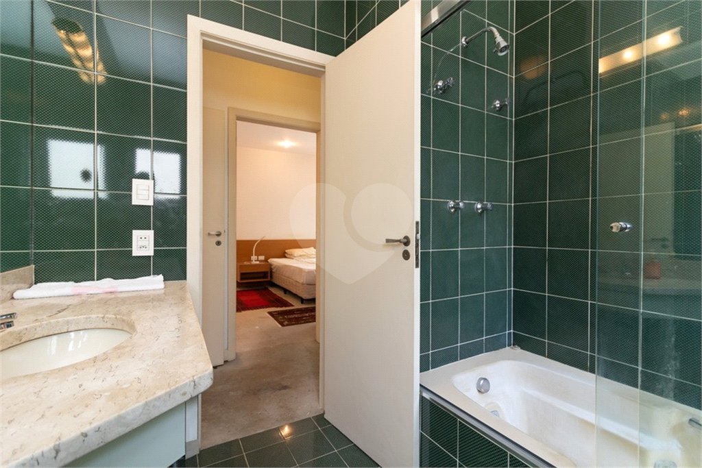 Casa à venda com 4 quartos, sendo 1 suíte, em Jardim Novo Mundo, São Paulo, SP