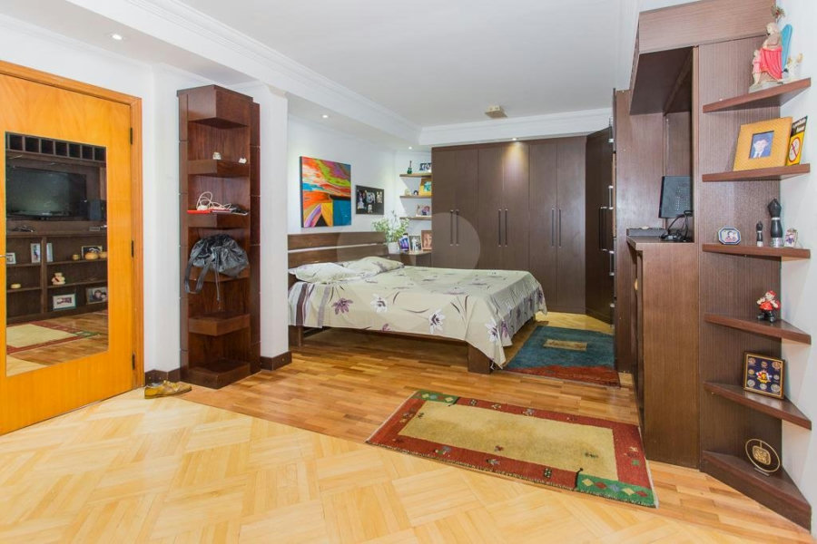 Apartamento para alugar com 5 quartos, sendo 3 suítes, em Alto de Pinheiros, São Paulo, SP