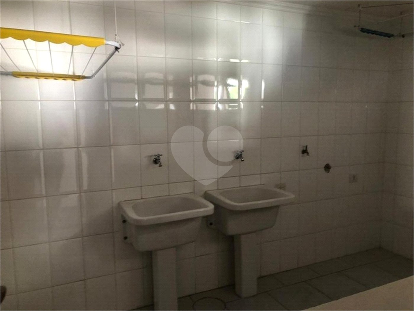 Casa à venda com 4 suítes no condomínio Vila das Emboabas, São Paulo - SP