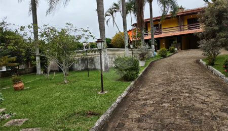 Casa à venda com 4 quartos, sendo 2 suítes,  em Country Residencial Felix, Bom Jesus dos Perdões, SP