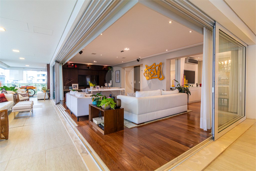 Apartamento à venda com 4 suítes em Campo Belo, São Paulo, SP