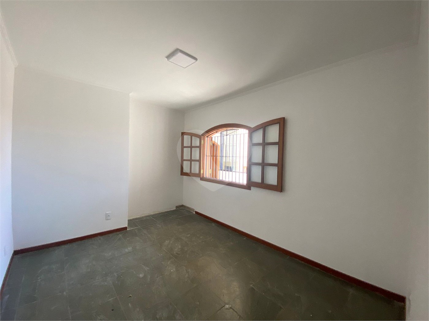 Casa à venda com 4 quartos, sendo 2 suítes,  em Jardim do Lago, Atibaia, SP