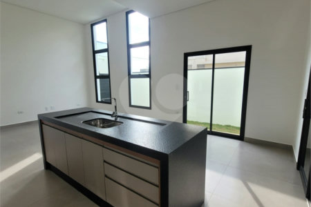Casa à venda com 3 quartos, sendo 1 suíte, no condomínio Residencial Lagos D Icarai, Salto - SP