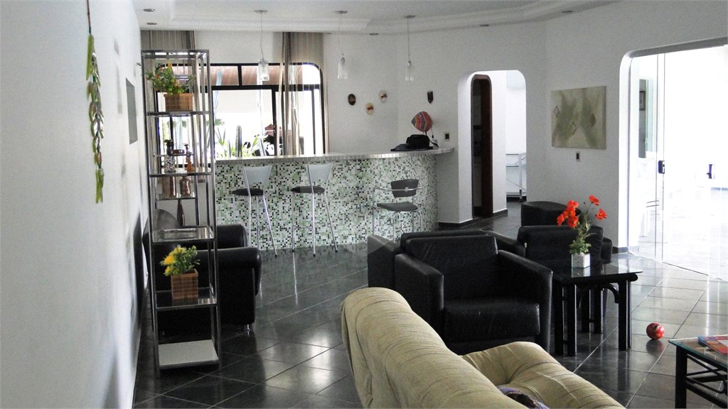Casa à venda com 8 quartos, sendo 6 suítes,  no condomínio Acapulco, Guarujá - SP