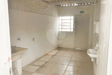 Casa à venda ou para alugar com 7 quartos, sendo 2 suítes, em Jardim Peri Peri, São Paulo, SP