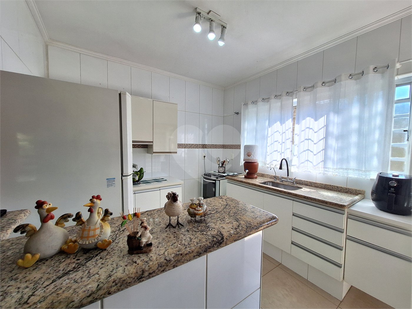Casa à venda com 4 quartos, sendo 1 suíte, em Santa Cândida, Vinhedo, SP