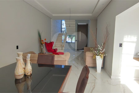Casa à venda com 4 quartos, sendo 2 suítes, no condomínio Horto Florestal Iii, Sorocaba - SP