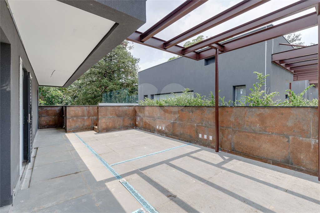 Casa à venda com 4 quartos, sendo 3 suítes, no condomínio Jardim Chapel, São Paulo - SP