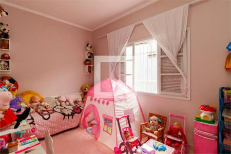 Casa à venda com 4 quartos, sendo 1 suíte,  em Vila Constança, São Paulo, SP