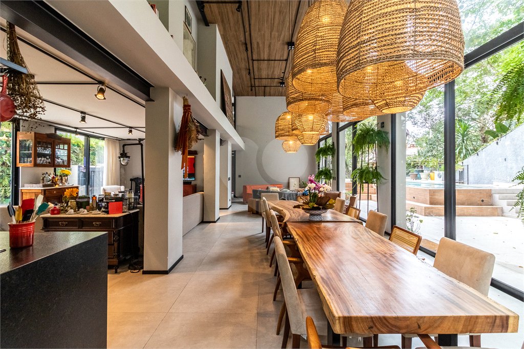 Casa à venda com 4 suítes no condomínio Granja do Morumbi, São Paulo - SP