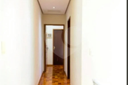 Sobrado com 180m² , 3 dormitórios , sendo 3 suítes , 3 vagas de garagem , churrasqueira e Jardim de inverno , à venda na Vila Scarpelli , Santo André.