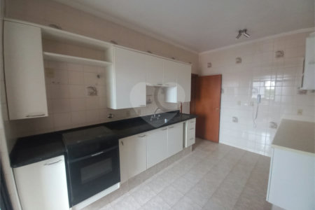 Apartamento para venda ou locação no Ed. Alexandre Previero