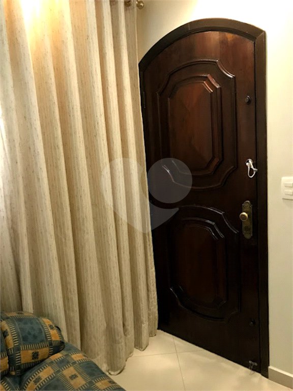 Sobrado com 234m², 3 dormitórios, sendo 1 suíte, 2 vagas, à venda na Vila Ema.