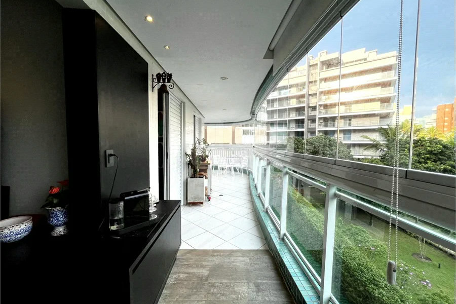Apartamento à venda com 3 quartos, sendo 1 suíte, em Riviera de São Lourenço, Bertioga, SP