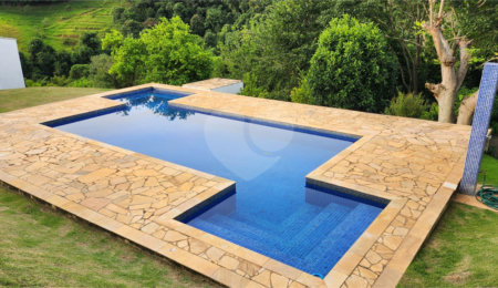 Casa à venda com 5 quartos, sendo 2 suítes,  no condomínio Residencial Jardim Primavera, Louveira - SP