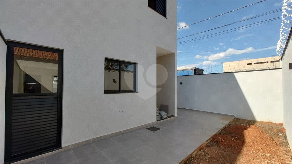 Casa de Vila à venda com 3 quartos, sendo 1 suíte,  em Éden, Sorocaba, SP