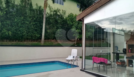 Casa à venda com 3 quartos, sendo 2 suítes,  no condomínio Vale do Sol, Bom Jesus dos Perdões - SP