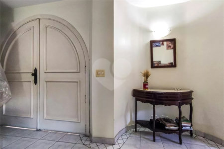 Sobrado à venda com 4 quartos, sendo 2 suítes,  em Jardim Morumbi, São Paulo, SP