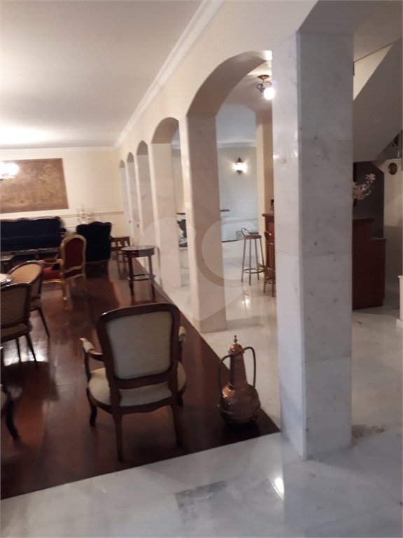 Casa à venda ou para alugar com 5 suítes em Jardim Leonor, São Paulo, SP