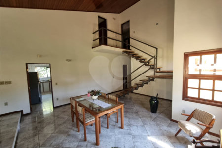 Casa à venda com 4 quartos, sendo 2 suítes, em Bosque, Vinhedo, SP