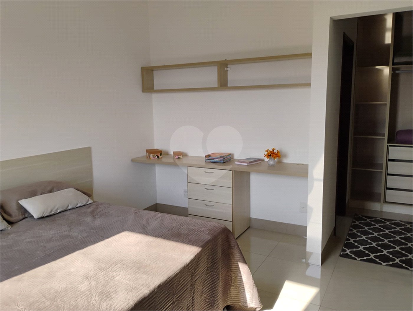 Sobrado à venda com 4 quartos, sendo 3 suítes,  em Jardim Marabá, Itapetininga, SP