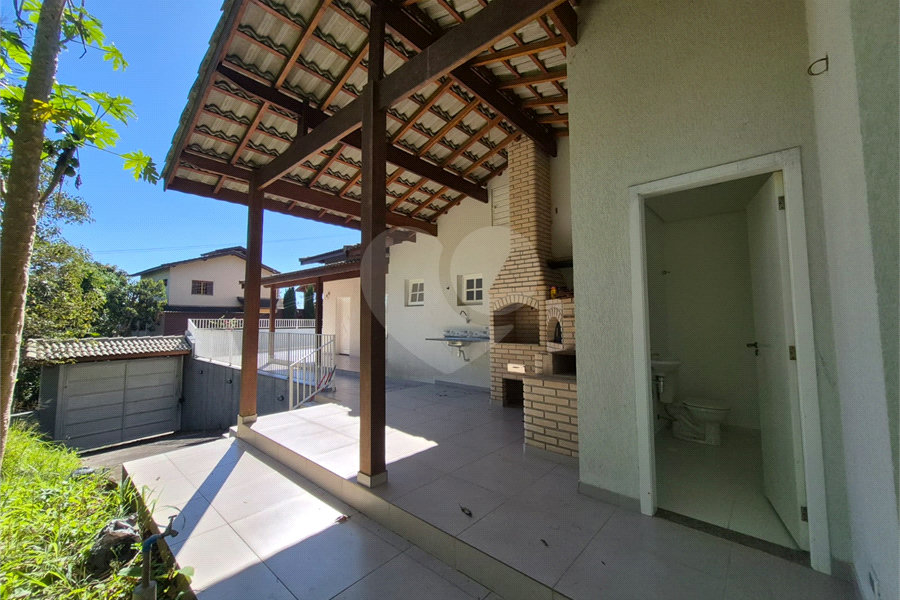 Casa à venda com 2 suítes no condomínio Alpes da Cantareira, Mairiporã - SP