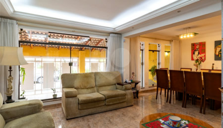 Casa à venda com 4 quartos, sendo 2 suítes,  em Alto da Boa Vista, São Paulo, SP