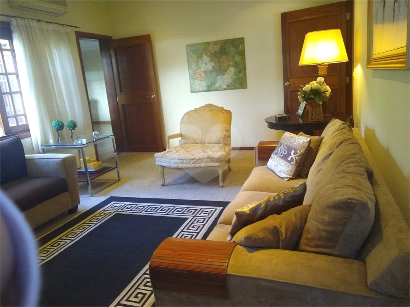 Casa à venda com 4 quartos, sendo 2 suítes, no condomínio Osato, Atibaia - SP