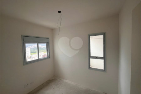 Apartamento à venda com 2 quartos, sendo 1 suíte,  em Loteamento Mogilar, Mogi das Cruzes, SP