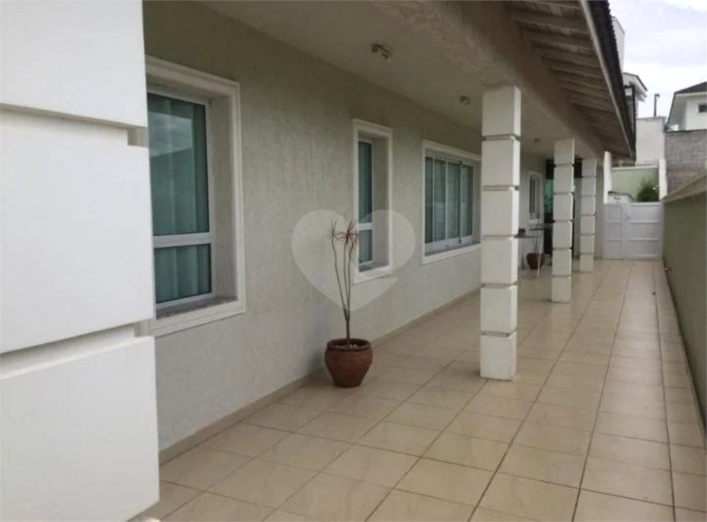 Condomínio à venda com 4 quartos, sendo 2 suítes, em Colinas do Paratehy, Mogi das Cruzes, SP