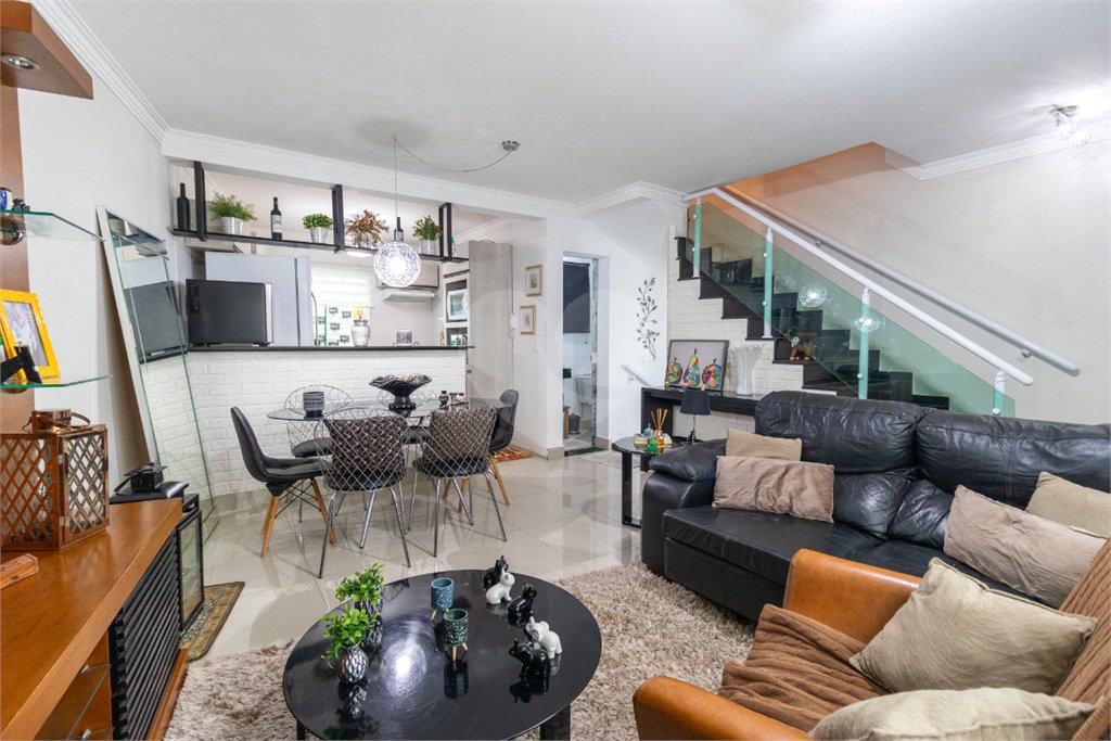 Casa à venda com 3 quartos, sendo 1 suíte, no condomínio Orquideas, São Paulo - SP
