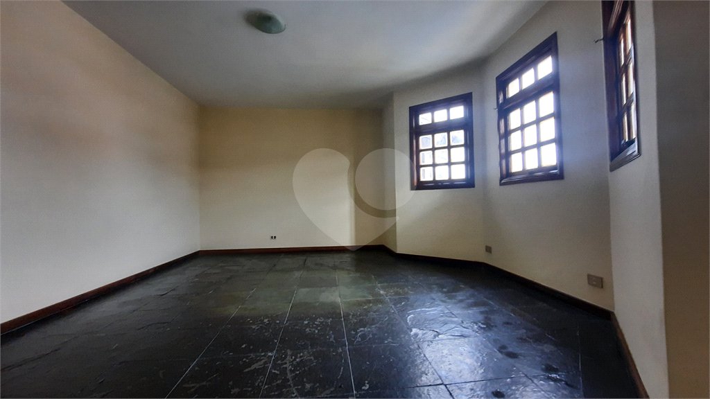 Sobrado à venda com 4 quartos, sendo 3 suítes,  em Interlagos, São Paulo, SP