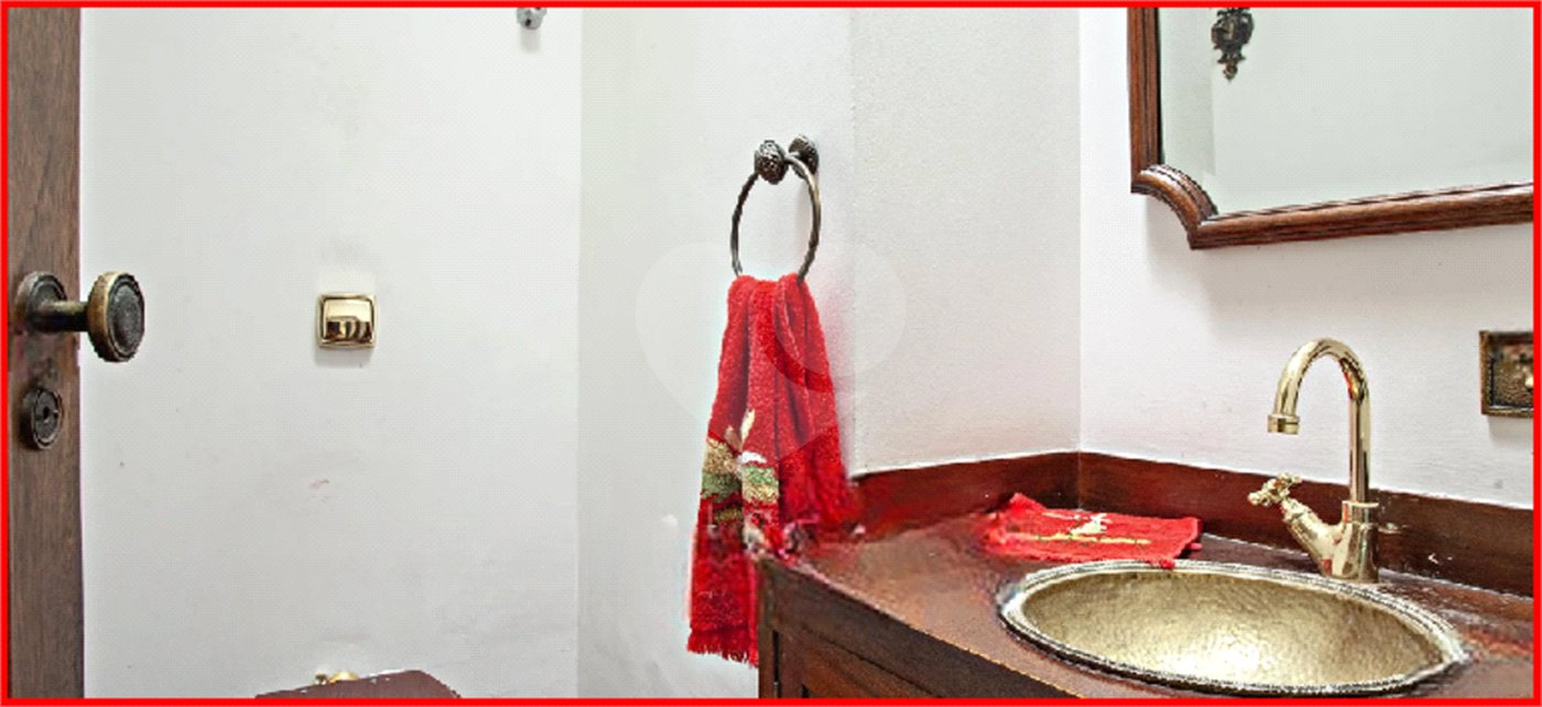 Casa à venda com 3 quartos, sendo 1 suíte, em Pinheiros, São Paulo, SP