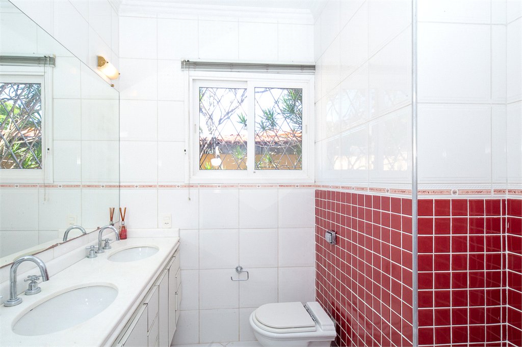 Sobrado à venda com 5 quartos, sendo 3 suítes, em Alto da Boa Vista, São Paulo, SP