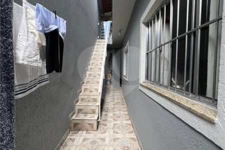 Sobrado à venda com 4 quartos, sendo 2 suítes,  em Jardim Marisa, São Paulo, SP