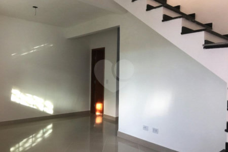 Sobrado à venda com 3 quartos, sendo 1 suíte,  em Vila Oliveira, Mogi das Cruzes, SP