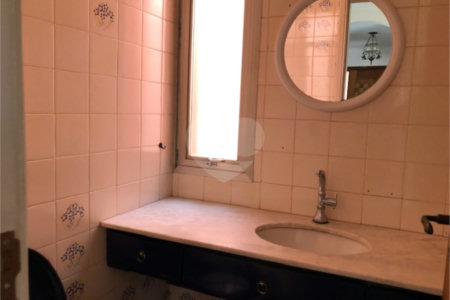 Casa à venda com 4 quartos, sendo 2 suítes,  em Jardim Leonor, São Paulo, SP