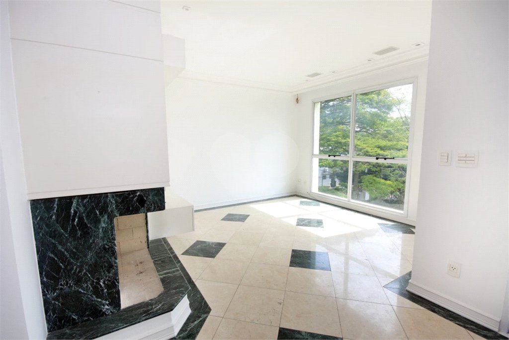 Apartamento à venda com 3 quartos, sendo 1 suíte, em Alto da Boa Vista, São Paulo, SP