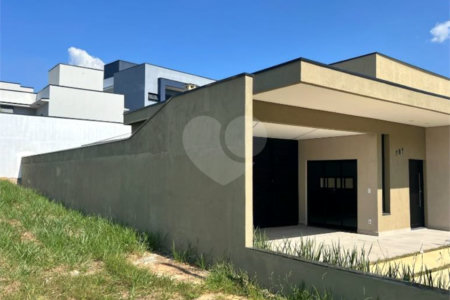Casa à venda com 3 quartos, sendo 1 suíte, no condomínio Lagos D Icaraí, Salto - SP