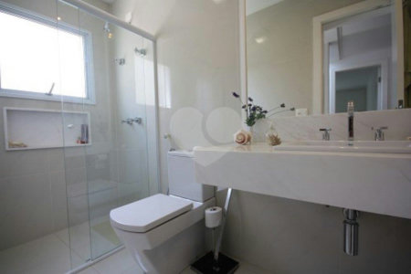 Casa à venda com 4 quartos, sendo 2 suítes, no condomínio Melbourne Residence, São Paulo - SP