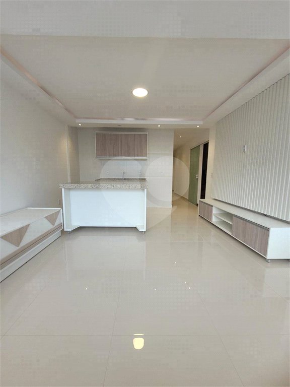 Apartamento para alugar com 2 quartos em Miguel Couto, Cabo Frio, RJ