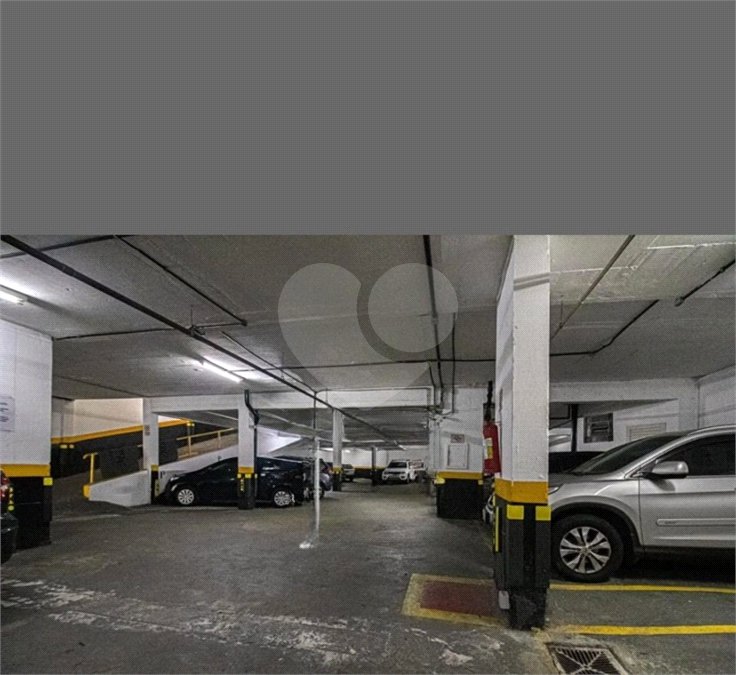 Apartamento à venda com 3 quartos, sendo 1 suíte,  em Aclimação, São Paulo, SP