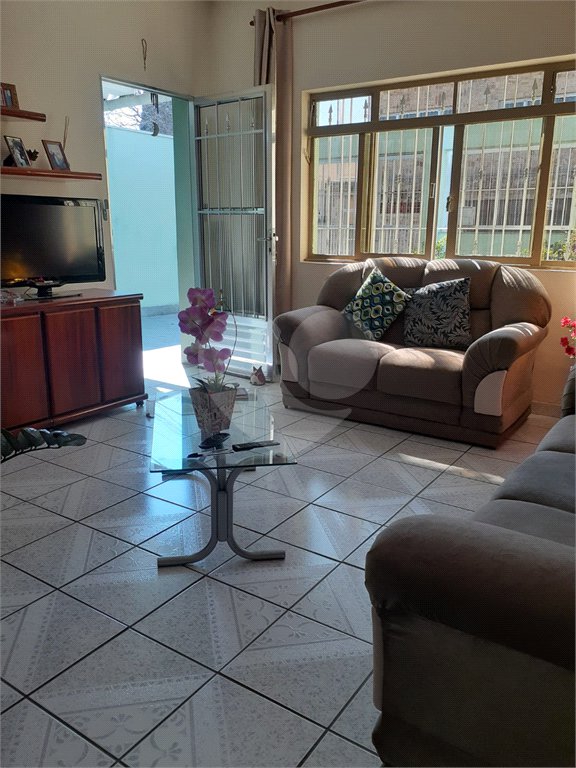 Sobrado à venda com 4 quartos em Vila Correa, Ferraz de Vasconcelos, SP