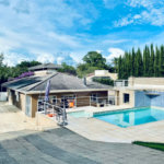 Casa à venda com 3 quartos, sendo 1 suíte, no condomínio Shambala I, Atibaia - SP