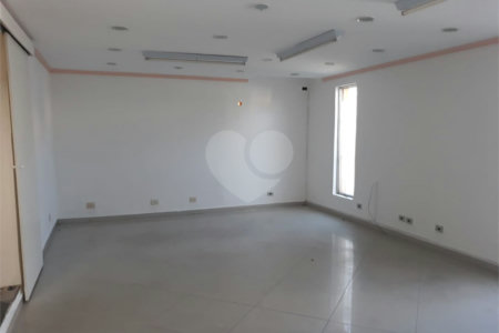 Sobrado para alugar com 4 quartos no Centro, São Roque, SP